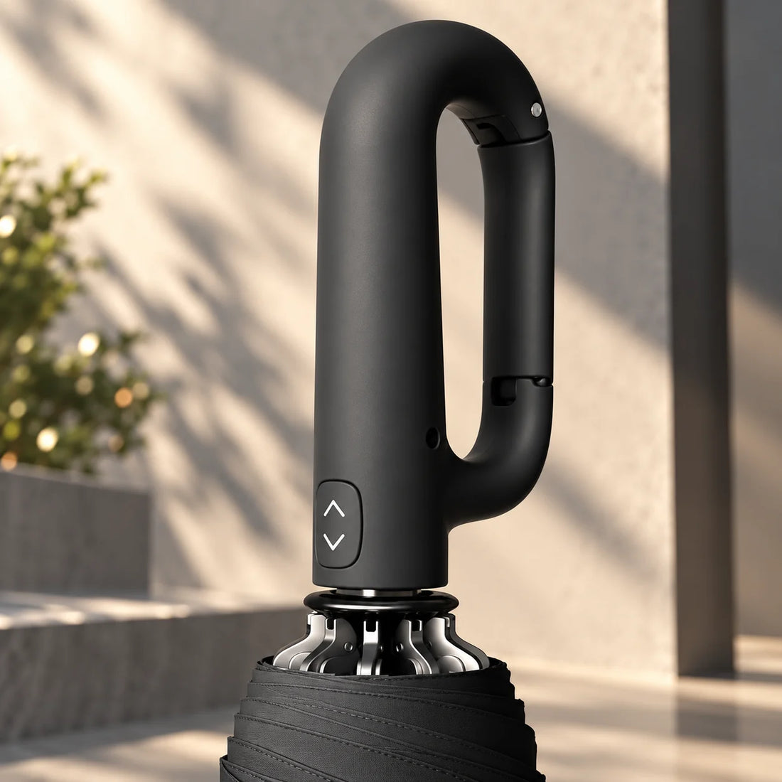 Close-up of the loop handle and its open and close button