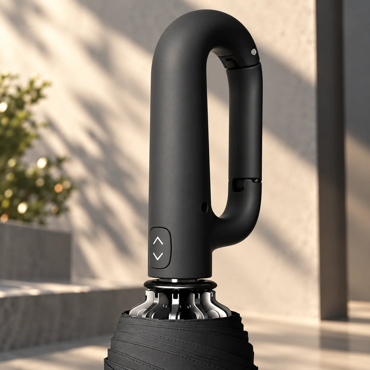 Close-up of the loop handle and its open and close button